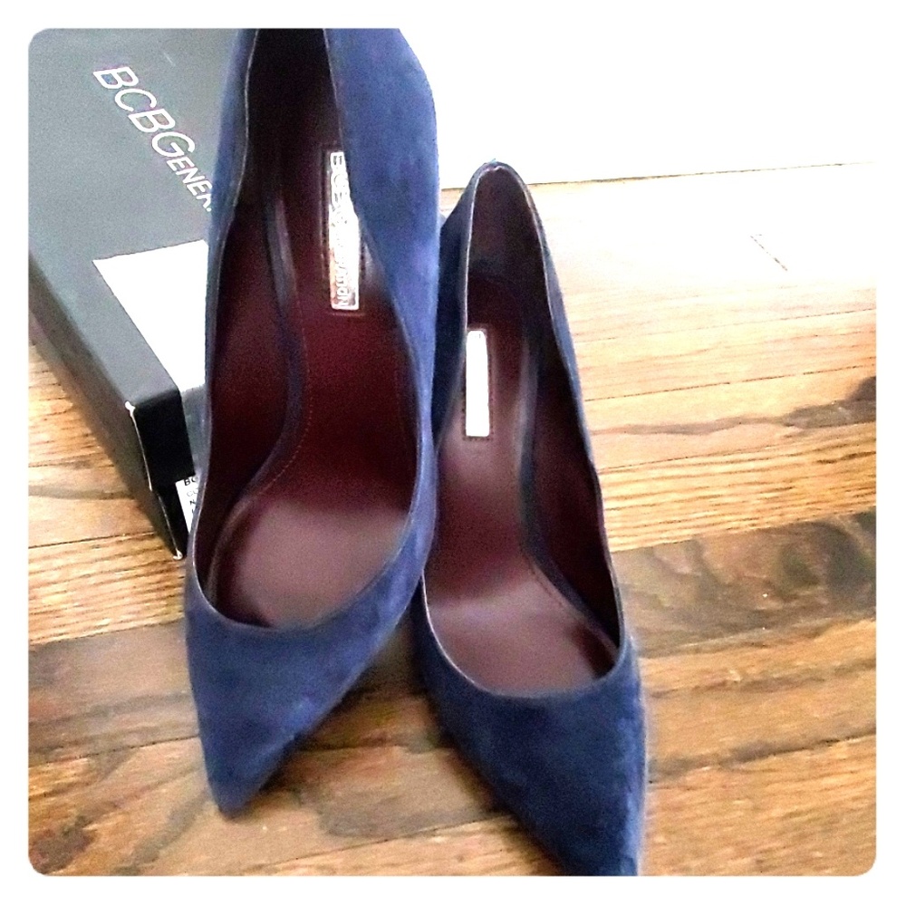 Bcbg suede navy blue pump